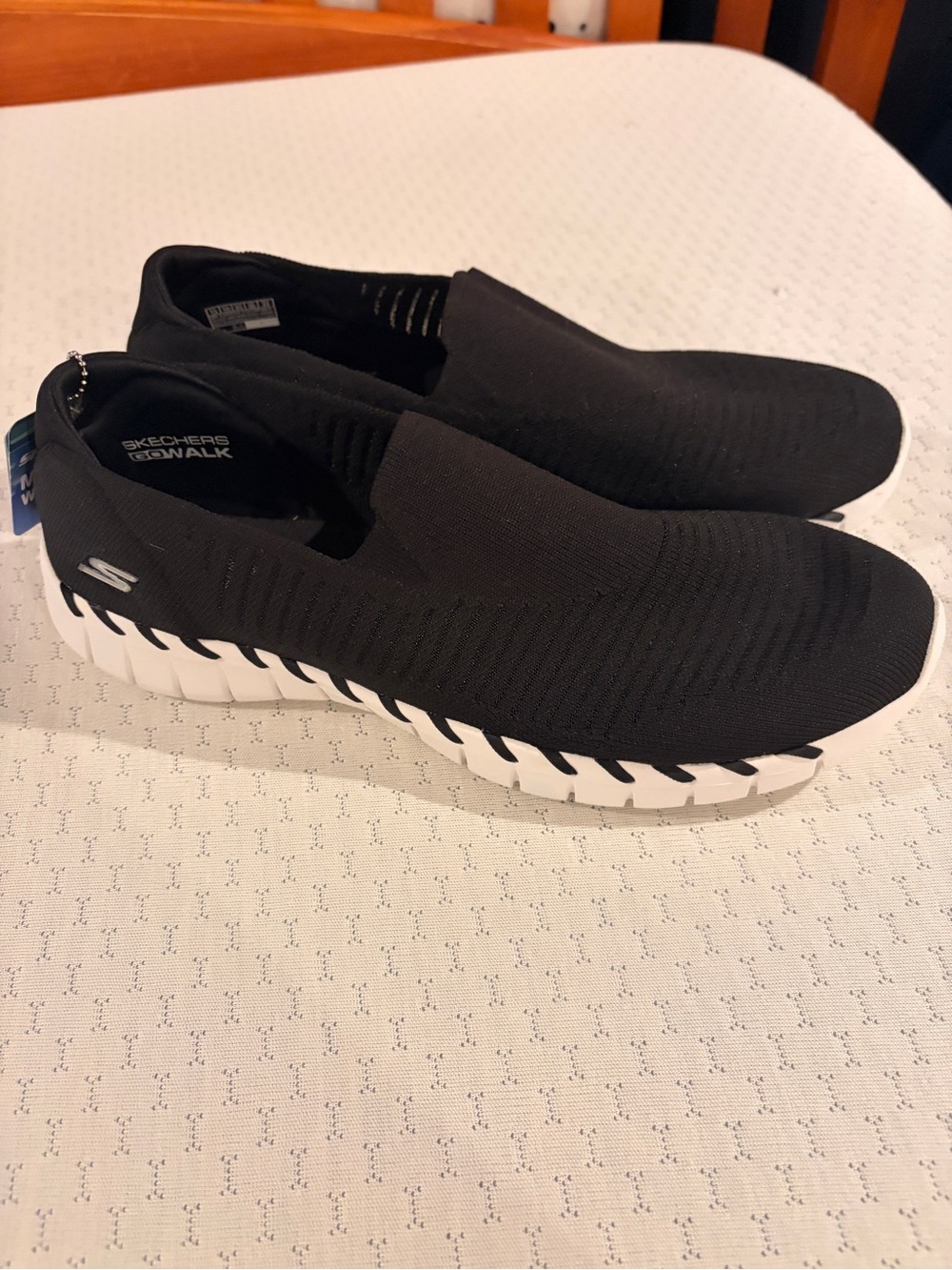 NWT Skechers GOwalk Slip-On Men's size 13 Casual Shoes - Black/White